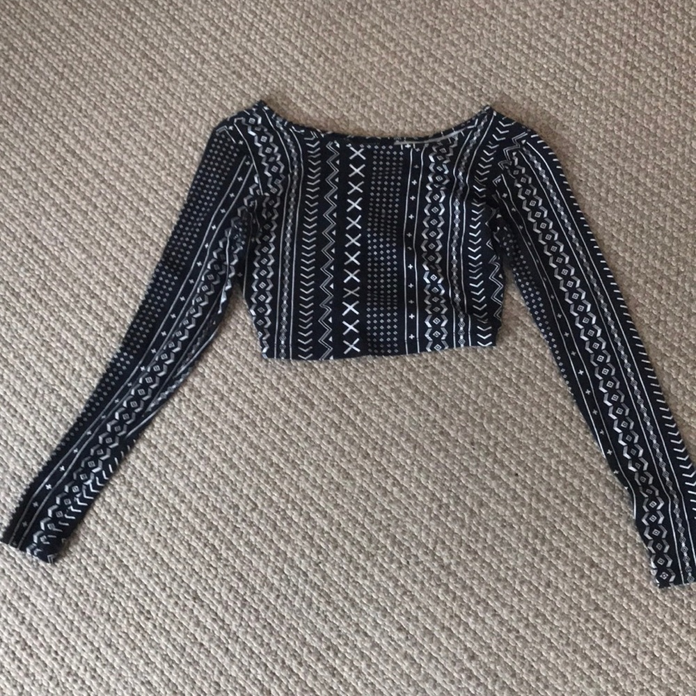 Patterned cropped long sleeve